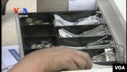  នេះ​ជាលើក​ទីមួយ​ហើយ​ដែល​មាន​បុគ្គលិក​របស់​ខ្លួន​ធ្វើ​សកម្មភាព​ប្លន់​ប្រាក់​ពី​ធនាគារ​ដែល​ខ្លួន​កំពុង​ធ្វើការ។​