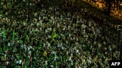 2020年6月4日六四事件31周年之际，香港民众继续在维多利亚公园举行烛光纪念集会