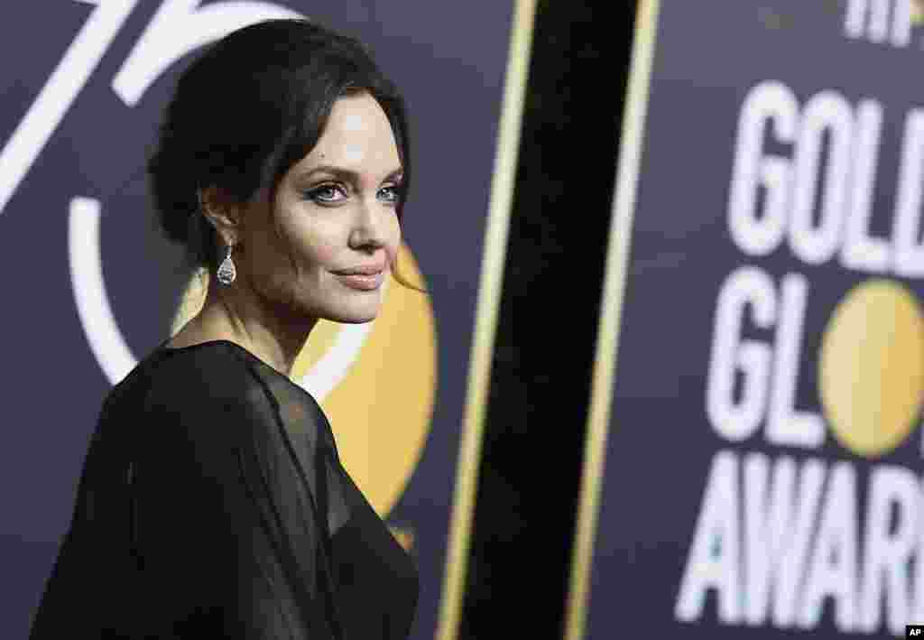 آنجلینا جولی بازیگر ۴۲ ساله آمریکا در مراسم امسال.