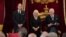 Prens William, Prens de Gal, Rèn Camilla ak Wa Charles III asiste Konsèy Aksesyon an nan Palè St. James, kote yo pwoklame ofisyèlman Wa Charles nouvo monak la Grand Bretay apre lanmo Rèn Elizabeth II nan Lond, 10 Sept. 2022. 