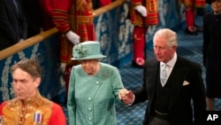 የእንግሊዝ ንግሥት ዳግማዊት ኤልዛቤጥ፤ የበኩር ልጃቸው ልዑል ቻርልስ