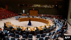 资料照片：联合国秘书长古特雷斯和其他人参加一次有关阿富汗局势问题的安理会会议。(2021年8月16日)