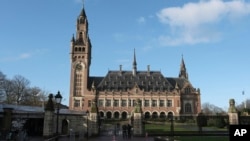 ছবিতে পিস প্যালেস দেখা যাচ্ছে। নেদারল্যান্ডের দি হেগ শহরে এই ভবনেই আন্তর্জাতিক বিচারিক আদালতের সদর দপ্তর।