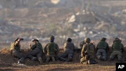 Izraelski vojnici na položajima u blizini granice Pojasa Gaze, na jugu Izraela, ponedjeljak, 11. decembar 2023.