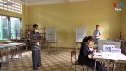 មន្ត្រី​ គ.ជ.ប រៀបចំ​ការិយាល័យ​បោះឆ្នោត​ មុន​ថ្ងៃ​បោះឆ្នោត​ជាតិ​ដែល​គ្មាន​គូ​ប្រជែង​ចម្បង