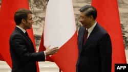 中国国家主席习近平在北京会晤到访的法国总统马克龙。（法新社2023年4月6日）