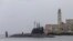 Rus savaş gemilerinin Karayipler’de planlanan bir tatbikat için Küba’ya gitmesinin ardından ABD Donanması’na ait nükleer denizaltı Guantanamo Körfezi’ne ulaştı. Fotoğrafta Rus donanmasına ait denizaltı görülüyor, 13 Haziran 2024. 