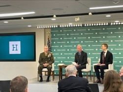 美国海军陆战队助理司令克里斯托弗·马奥尼（Christopher Mahoney）1月25日出席哈德逊研究所举办的活动，讨论海军陆战队的改革计划。（美国之音记者薛小山拍摄）