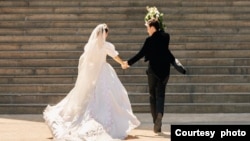 今年2月，李朵朵在北京举行婚礼。领证前他们一致决定不要孩子（受访人提供）