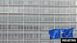 2023年3月13日，欧盟旗帜在比利时布鲁塞尔的欧盟委员会总部外飘扬。（路透社照片）