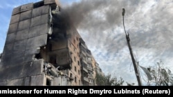 Последствия удара по многоэтажному жилому дому в Кривом Роге, Украина, 31 июля 2023 года