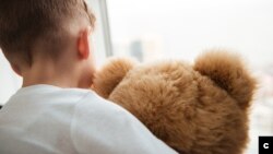 Загуба на родители, сиромаштија, семејни насилства. Секакви се причините поради кои стотици деца низ повеќе македонски градови и села се останати без родителска грижа и им е неопходно згрижување