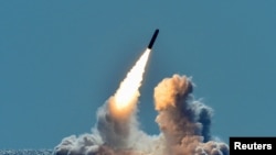 2018年3月26日，美国海军内布拉斯加号潜艇（USS Nebraska）在加州外海试射三叉戟II型D5导弹。