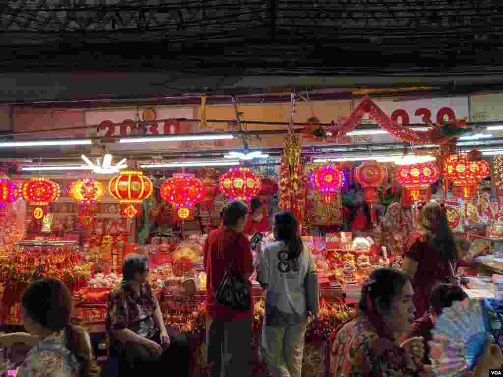 ထိုင်းနိုင်ငံဘန်ကောက်မြို့မှာ ကျင်းပနေတဲ့ တရုတ်ရိုးရာ နှစ်သစ်ကူး (ဓါတ်ပုံ - ထက်အောင်ခန့်)