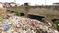 Wani Mutum A Ghana Yana Sarrafa Robobi Zuwa Man Fetur Da Gas