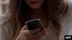 ILUSTRASI - Efektifkah metoda konseling online, mengingat komunikasi antara terapis dan pasien hanya sebatas di layar komputer? (Mauro PIMENTEL / AFP)