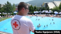 Нашето поднебје веќе не произведува доволно нови спасители за да се задоволи побарувачката која значително е зголемена, вели Арѓенд Чиљафи, стручен соработник при Црвен крст - Скопје