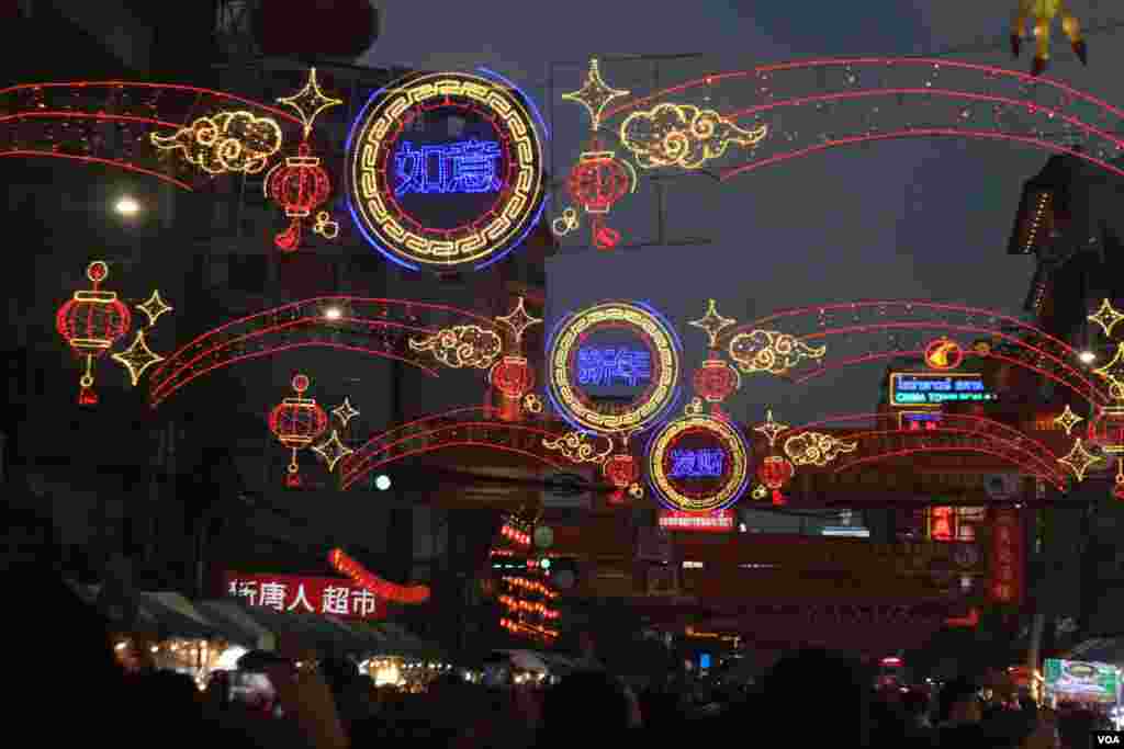 ထိုင်းနိုင်ငံဘန်ကောက်မြို့မှာ ကျင်းပနေတဲ့ တရုတ်ရိုးရာ နှစ်သစ်ကူး (ဓါတ်ပုံ - ထက်အောင်ခန့်)