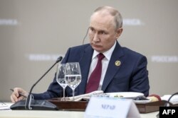 ولادمیر پوتین در نشست روسیه و آفریقا در شهر سن پترزبورگ - ۵ مرداد ۱۴۰۲