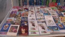 Пишувањето на новогодишни честитки полека изумира