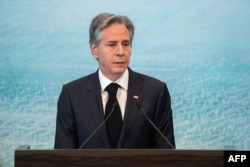 美国国务卿布林肯在日本轻井泽出席七国集团外交部长会议后的记者会上讲话。（2023年4月18日）