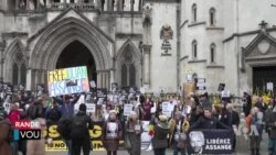 Patizan Julian Assange Rasanble Devan Tribinal pou Pwoteste Tantativ pou Depote Misye Ozetazini