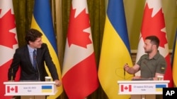 乌克兰总统泽连斯基和加拿大总理特鲁多在首都基辅举行联合记者会。（2023年6月10日）