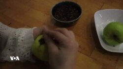 Di Roja Evînê de Keç û Xortan li Amedê Sêva Mêxekrêj Çêkirin