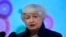 2023年7月16日，美国财政部长珍妮特·耶伦在印度甘迪纳格尔举行的新闻发布会上发表讲话。