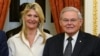 Senatori Bob Menendez së bashku me bashkëshorten e tij, Nadine Menendez