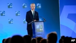 北约秘书长斯托尔滕贝格在华盛顿北约峰会期间的一次记者会上讲话。(2024年7月10日)