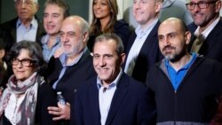 အီရန်ထောင်က လွတ်လာသူတွေ အမေရိကန်ပြန်ရောက်
