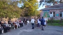 Ծերանոցում հայտնվում են տարբեր պատճառներով ու փորձում դրանք մոռանալ