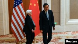 资料照：中国副总理何立峰在北京钓鱼台国宾馆会晤到访的美国财长耶伦。（2023年7月8日）