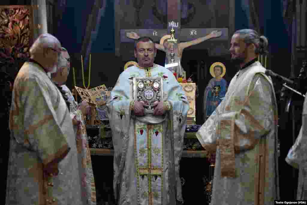 Велигден во македонските православни храмови