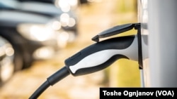 Токму немањето субвенции, но и недоволната инфраструктура се дел од причините поради кои македонските граѓани сè уште тешко се одлучуваат да набават електричен автомобил