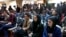 Jurnalis Afghanistan menghadiri konferensi pers di Kabul, Afghanistan, 13 Februari 2022. (Foto: AP)