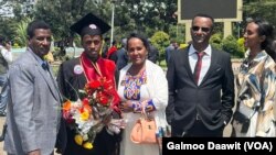 Caalaa Olaanii fi maatii isaa guyyaa eebba isaa, Yuuniversitiin Saayinsii fi teeknoolojii Adaamaa, Adaamaa, Adoolessa 22, 2023. 