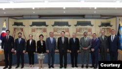 지난 5일 윤석열 한국 대통령과 방한중인 미국 민주당 존 오소프 상원의원, 하원 외교위 대표단이 자리를 함께했다. 