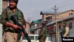 عکس آرشیف، سربازان هندی در کشمیر زیر ادارهٔ‌ هند