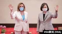 影片中展示了，2022年8月3日，蔡英文总统会见访问台湾的美国众议长南希佩洛西的画面。 （图片来自VOA新闻）