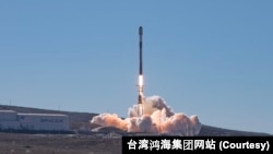 台湾鸿海集团与台湾国立中央大学合作研发的两枚卫星在美国成功发射升空。（2023年11月12日）