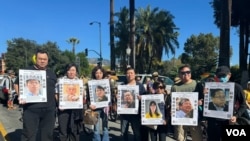 2023年11月19日星期日上午1100，洛杉矶人权组织“视觉艺术家协会”与中国异议人士齐聚帕萨迪纳老城区，与杜达游行队伍共同沿街游行，呼吁中国政府释放香港和中国的政治犯活动 (美国之音 张木林）