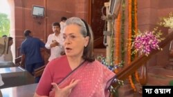 মঙ্গলবার সকালে কংগ্রেস নেত্রী সনিয়া গাঁধী এই ব্যাপারে দলের কৃতিত্ব দাবি করেন। সংসদে ঢোকার মুখে মহিলা বিল সম্পর্কে বলেন, "ইয়ে আপনা হ্যায়।" অর্থাৎ এটা আমাদের।