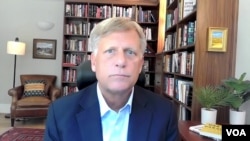 Бывший посол США в России Майкл Макфол в интервью «Голосу Америки» о саммите НАТО и Украине. Архивное фото. Июль 2024 г.