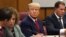 Ish Presidenti Donald Trump në sallën e gjyqit 