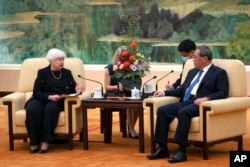 2023年7月7日，中国总理李强在北京人民大会堂与来访的美国财政部长耶伦举行会晤。（美联社）
