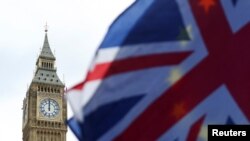 英国议会大厦与国旗