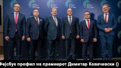 Опозицијата, наспроти повиците на меѓународната заедница за обединување, ја критикува ЕУ за, како што велат од врвот на ВМРО-ДПМНЕ, недоволните реакции за ситуацијата со владеењето на правото и измените на кривичниот законик