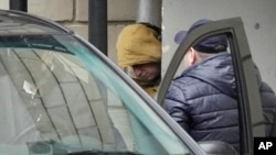 Wall Street Journal reporter Evan Gershkovich is escorted by officers from the Lefortovsky court to a bus, in Moscow, Russia, Thursday, March 30, 2023. (AP Photo/Alexander Zemlianichenko)
